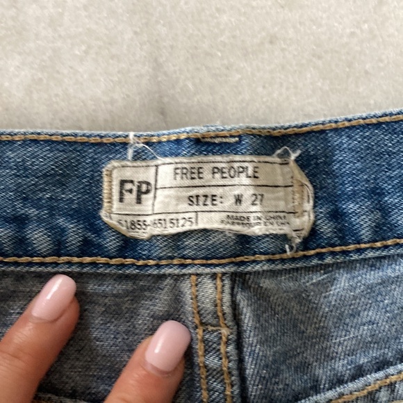 Free people denim shorts with last detailing - Picture 4 of 4